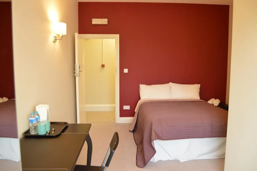 Top Night Hotel Londra 3*,